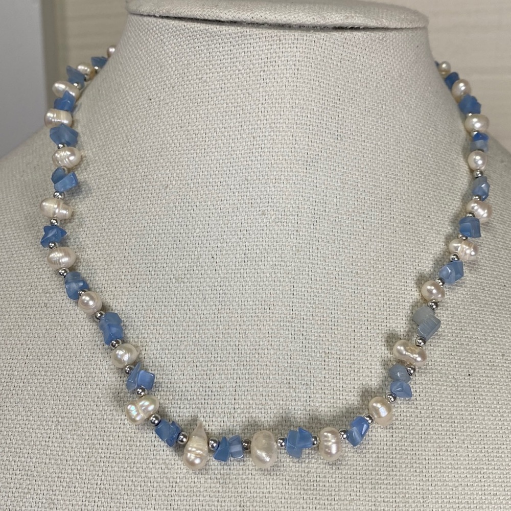 Dainty feminine fresh water pearl blue chip stone necklace